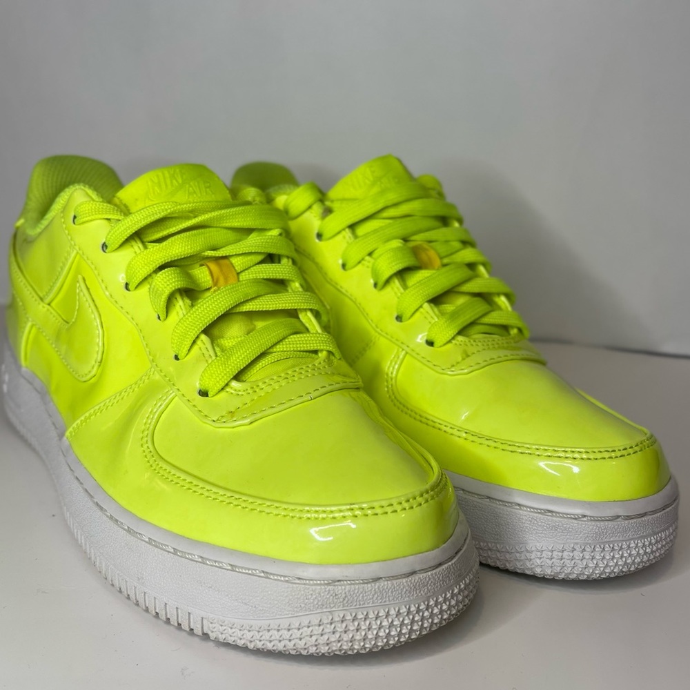 - 2018 Air Force 1'07 LV8 UV 'Volt'